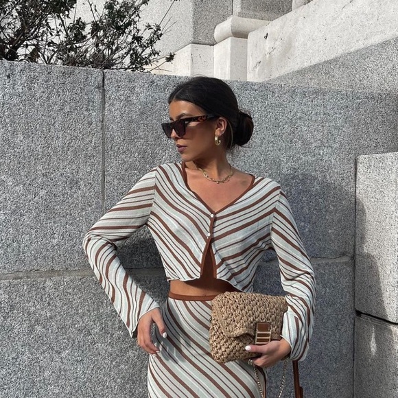 🆕 {Zara} Striped Knit Sweater - Picture 4 of 17